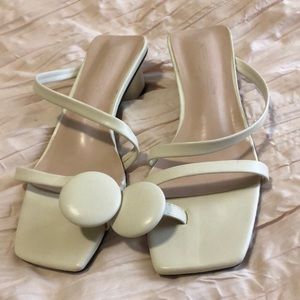 Toe ring strappy sandal